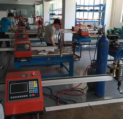 Automatic Ignition Cutting Machine or Cutter/Plasma or Flame Optional CNC Cutting Machine with Infinitely Rotating Control Cabinet for Steel Plate/Sheet